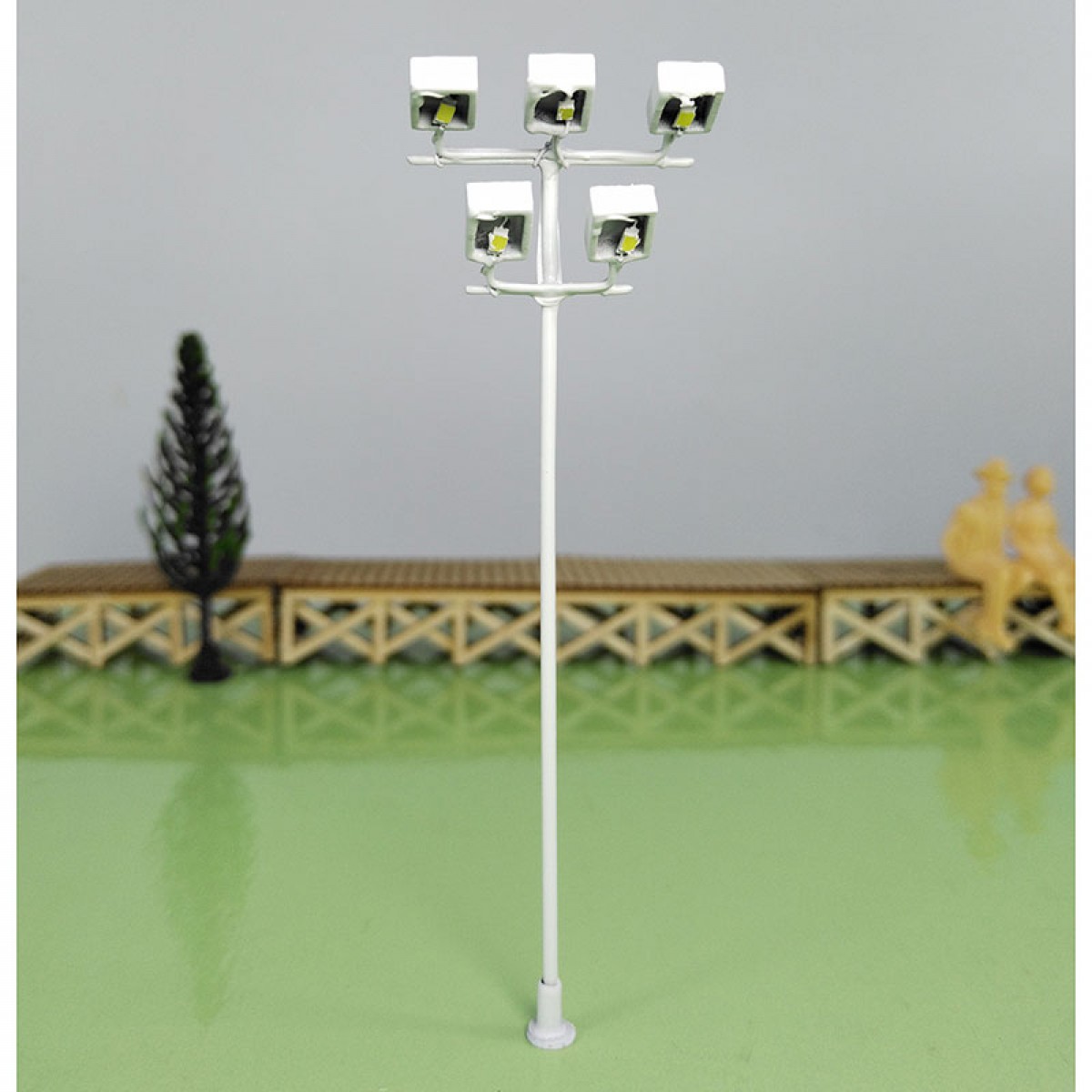 2 x HO scale LED plaza lights model limelight projector street lamp post #015